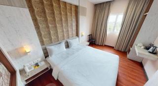 The Golden Bay Hotel Batam - 2