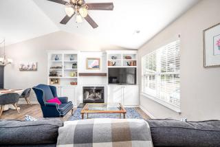 Cozy Pet-friendly home in Five Points Raleigh - 4