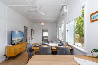 Relaxed Coastal Getaway Steps to Urangan Beach - 2