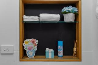 3 Bedroom Coastal Comfort Urangan Apartment - 9