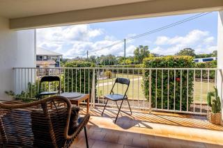 3 Bedroom Coastal Comfort Urangan Apartment - 4