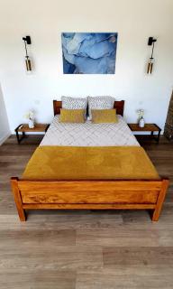 Contemporary lake-view villa - 9