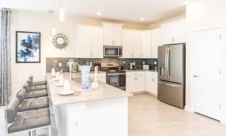 Stylish 8 Bdrm Home with Pool and Spa in Champions Gate - 2