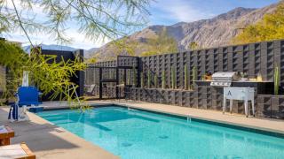 Blackhaus Suites by AvantStay Modern Comfort in Downtown Palm Springs - 3