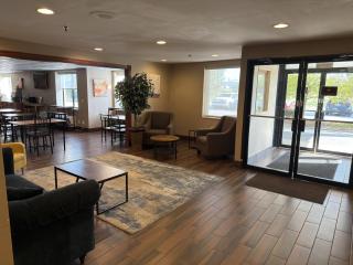 Wingate by Wyndham Utica - 8