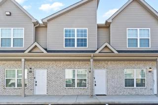 Modern Comforts in Clarksville - 5