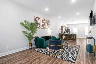 Modern Comforts in Clarksville - 4