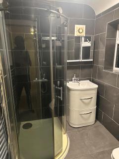 Cosy 4 bedroom in borehamwood - 8