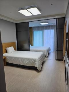 Yeosu Hotell First City in 430 Twin Half Ocean View - 9