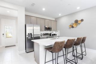 ET025 - Magical Sunny Townhouse With Games Room at Reunion - 6