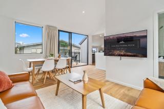 Chic Living in Town Centre on Sterling - 0