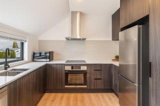 Chic Living in Town Centre on Sterling - 7