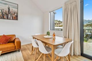 Chic Living in Town Centre on Sterling - 6