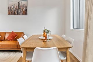 Chic Living in Town Centre on Sterling - 3