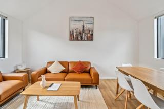 Chic Living in Town Centre on Sterling - 2