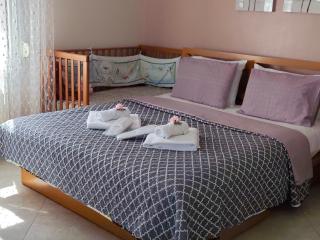 Eleni's GuestHouse - 9