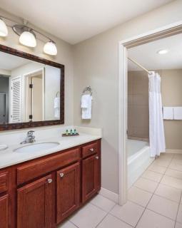 Wyndham Royal Sea Cliff Resort - 2