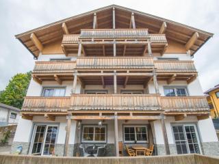 Luxury penthouse with Balcony Ski Storage Carport Lift - 5