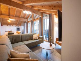 Luxury penthouse with Balcony Ski Storage Carport Lift - 2