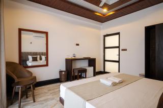 Praia Bay Hiriketiya - 8