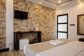 Praia Bay Hiriketiya - 4