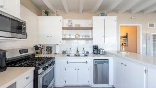Waterfront Newport Condos w. Dock Access Walk to Balboa Fun Zone and Beach - 7