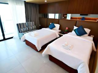 Golden Dragon Beach Resort Pattaya (Bang Lamung) - 9