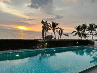 Golden Dragon Beach Resort Pattaya (Bang Lamung) - 8