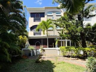 Waterside Complex - Beachfront Villa in Grand Baie - 0