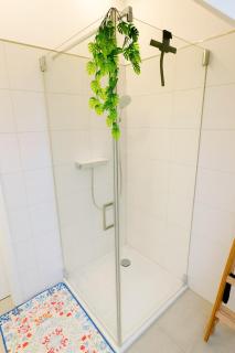 Modernes Dachstudio ohne Küche - 4