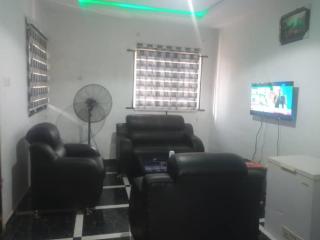 Cozy 3-Bedroom Tradebybata Guest House FUNAAB - 2