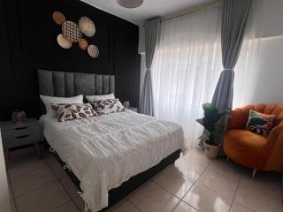 Bright and airy Harare CBD flat - 4