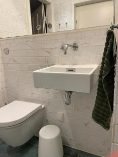 Stunning authentic renovated apt I Near Lakes & Metro - 2