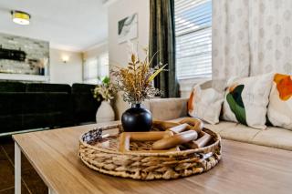 Cozy home close to it ALL - 5