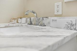 Cozy home close to it ALL - 3