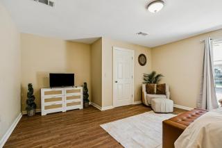 Cozy home close to it ALL - 2