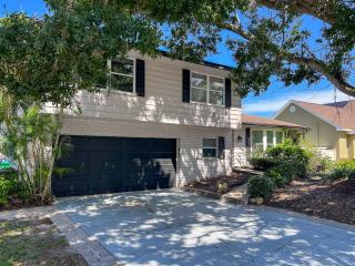 Seminole Pool House Mins to the Beach - 9