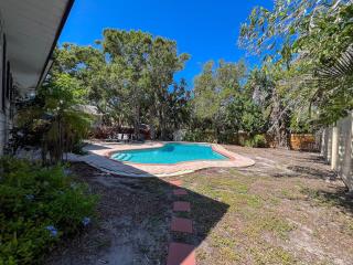 Seminole Pool House Mins to the Beach - 8