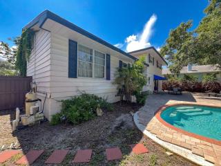 Seminole Pool House Mins to the Beach - 6