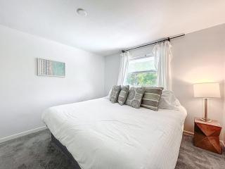 Seminole Pool House Mins to the Beach - 4