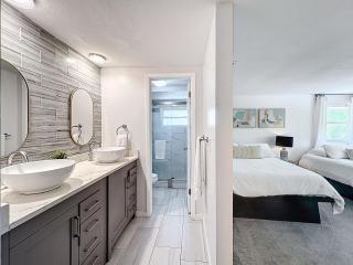 Seminole Pool House Mins to the Beach - 2