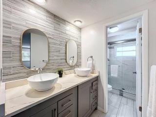 Seminole Pool House Mins to the Beach - 1