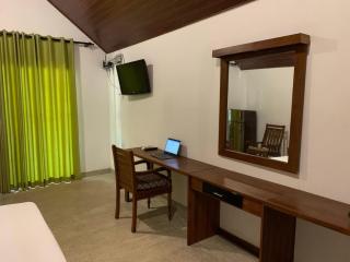 The Royal Lake Cabanas - 4