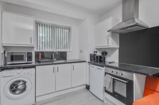 Sheaf 2 Sheldon 2BR Stay Sleeps 4 & Superfast Wi-Fi - 8