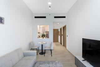 Elegant 1BR Stay in Binghatti Heights JVC - 7