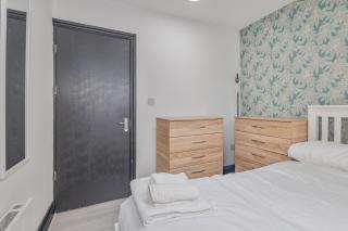 Luxury 2BR Retreat Sheldon - 7
