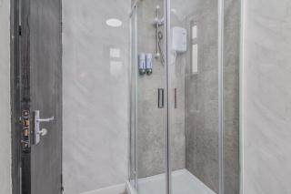 Luxury 2BR Retreat Sheldon - 3