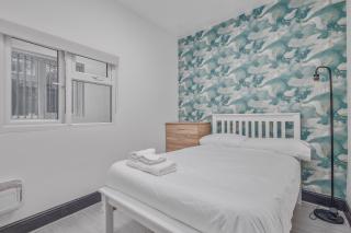 Stylish 2BR Apartment in Sheldon - 6
