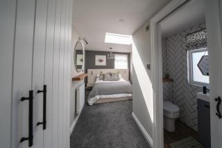 Seaside 5-Bed Coastal Getaway - 1