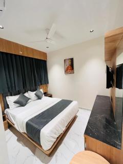 Hotel Pacific Inn - 2